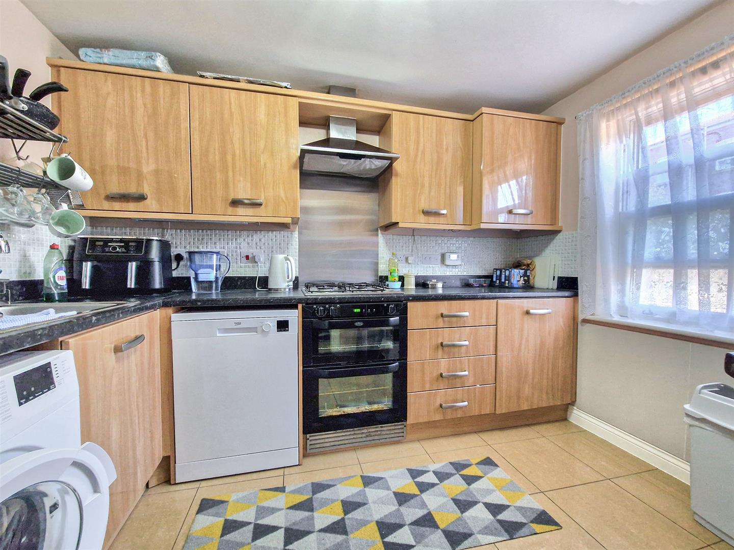 4 bed property in Saxon Way, Bedford